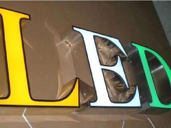 武汉介绍LED招牌的基础知识。